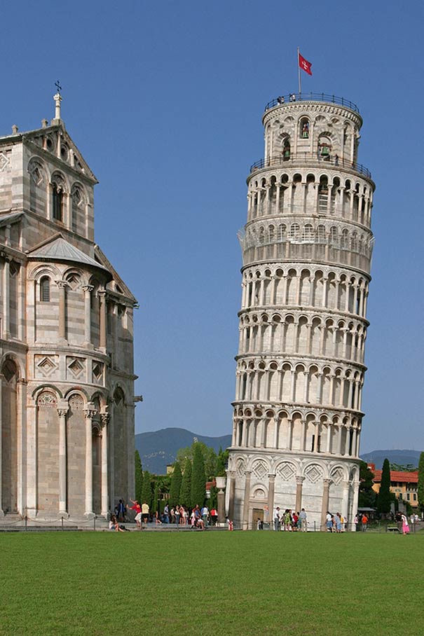 Der Schiefe Turm von Pisa ist das Wahrzeichen von Pisa
