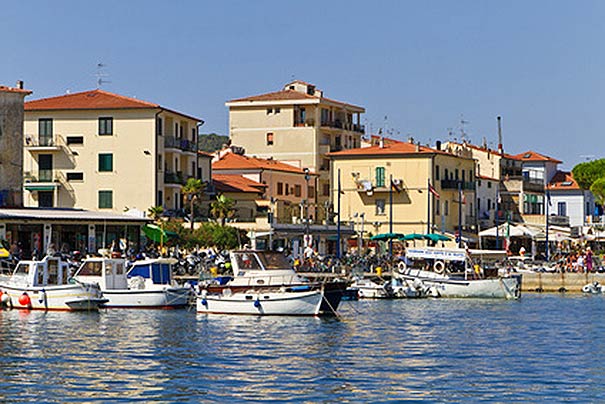 Hafen von Marina di Campo, Badeurlaub auf Elba, Toskana