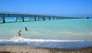 Pier am Badestrand in Vada