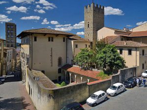 Haus Petrarca mit Palazzo Pretorio