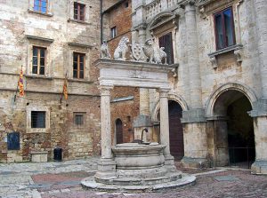 Brunnen an der Piazza Grande