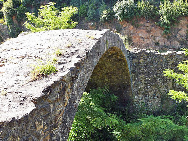 Die Brücke Ponte della Pia über den Fluss Rosia