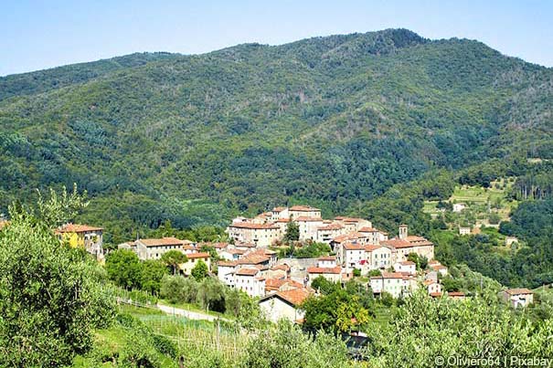 Hügelige Landschaft bei Pescia