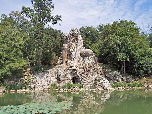 Die Statue des Apennin von Giambologna