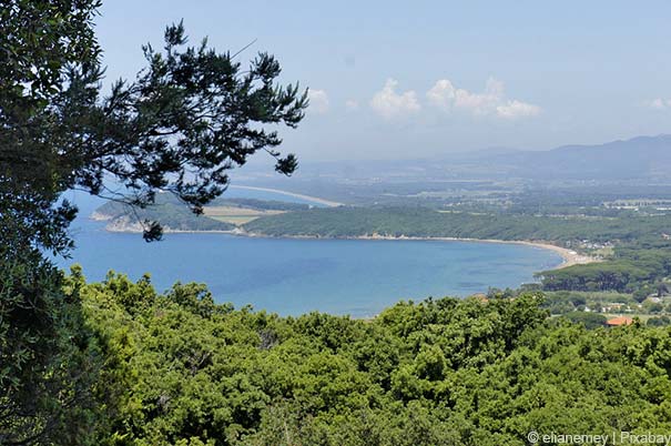 Blick auf die facettenreiche Landschaft der Maremma-Küste