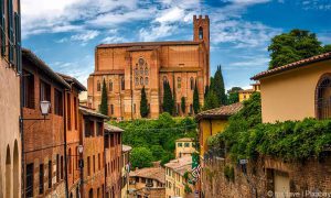 Basilica di San Domenico zählt zu den bekanntesten Sehenswürdigkeiten von Siena.
