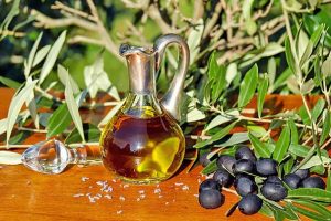 Chianti ist bekannt für naturreines Olivenöl.