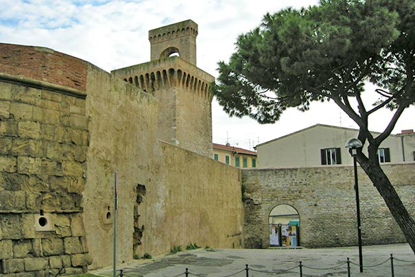 Stadttor Torrione e Revellino