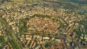 Stadtmauer und Luftbild von Grosseto
