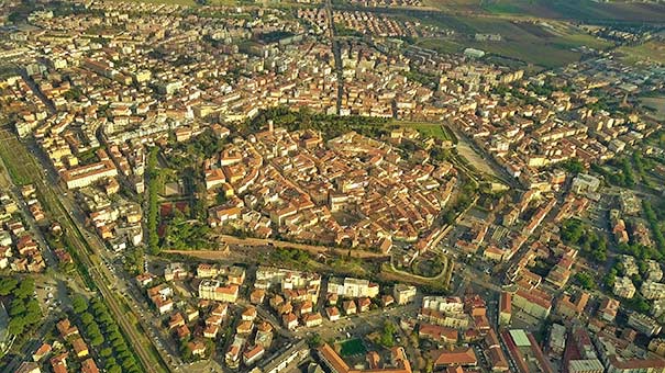 Stadtmauer und Luftbild von Grosseto Stadtmauer und Luftbild von Grosseto